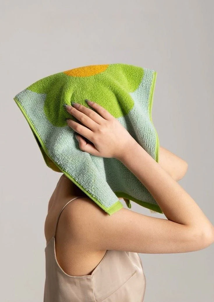Cute Whimsical Sunflower Bath Towel - Ultra Soft & Absorbent Staple Cotton - Image 6
