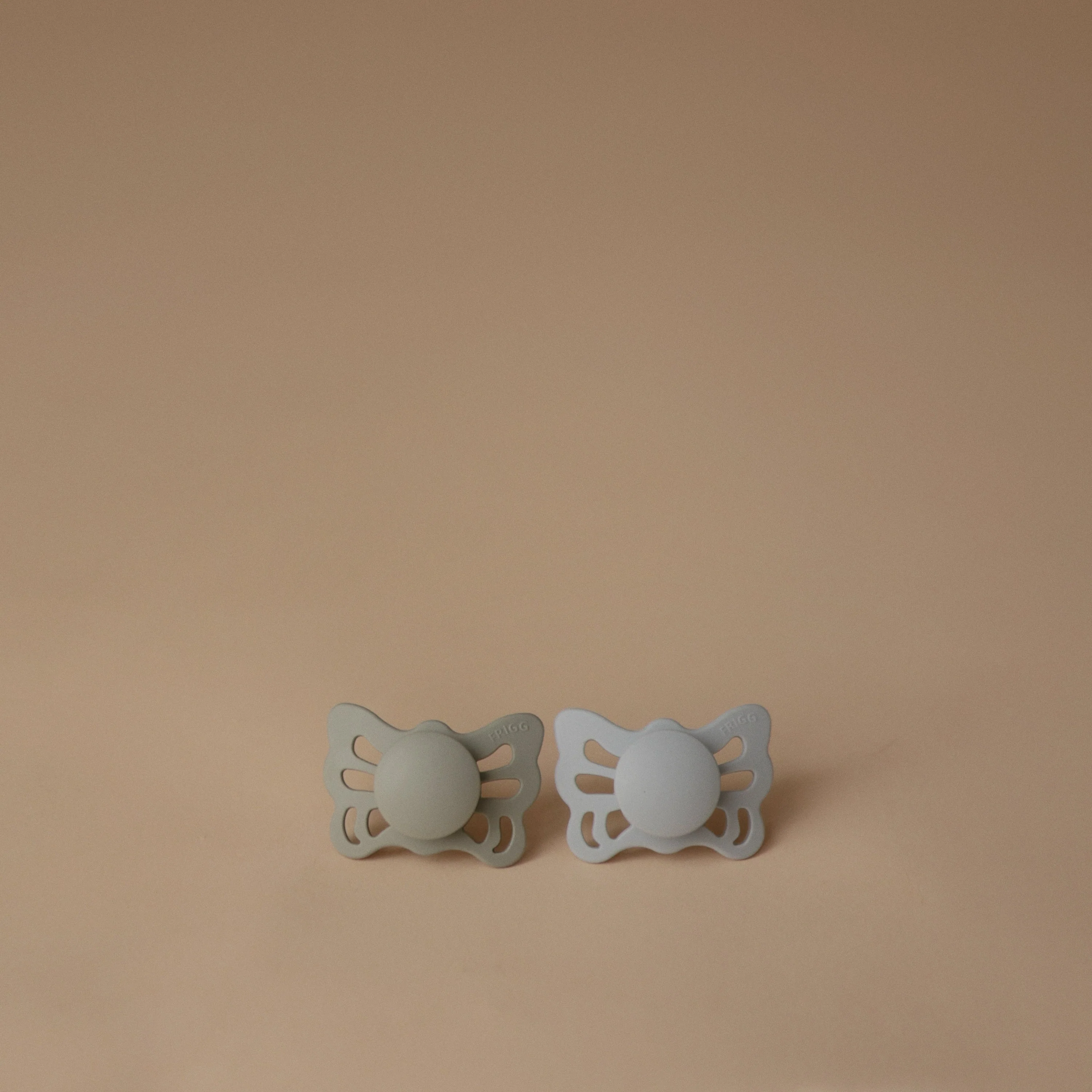 FRIGG Butterfly Anatomical Silicone Pacifier 2-Pack (0-6 Months) - Image 17