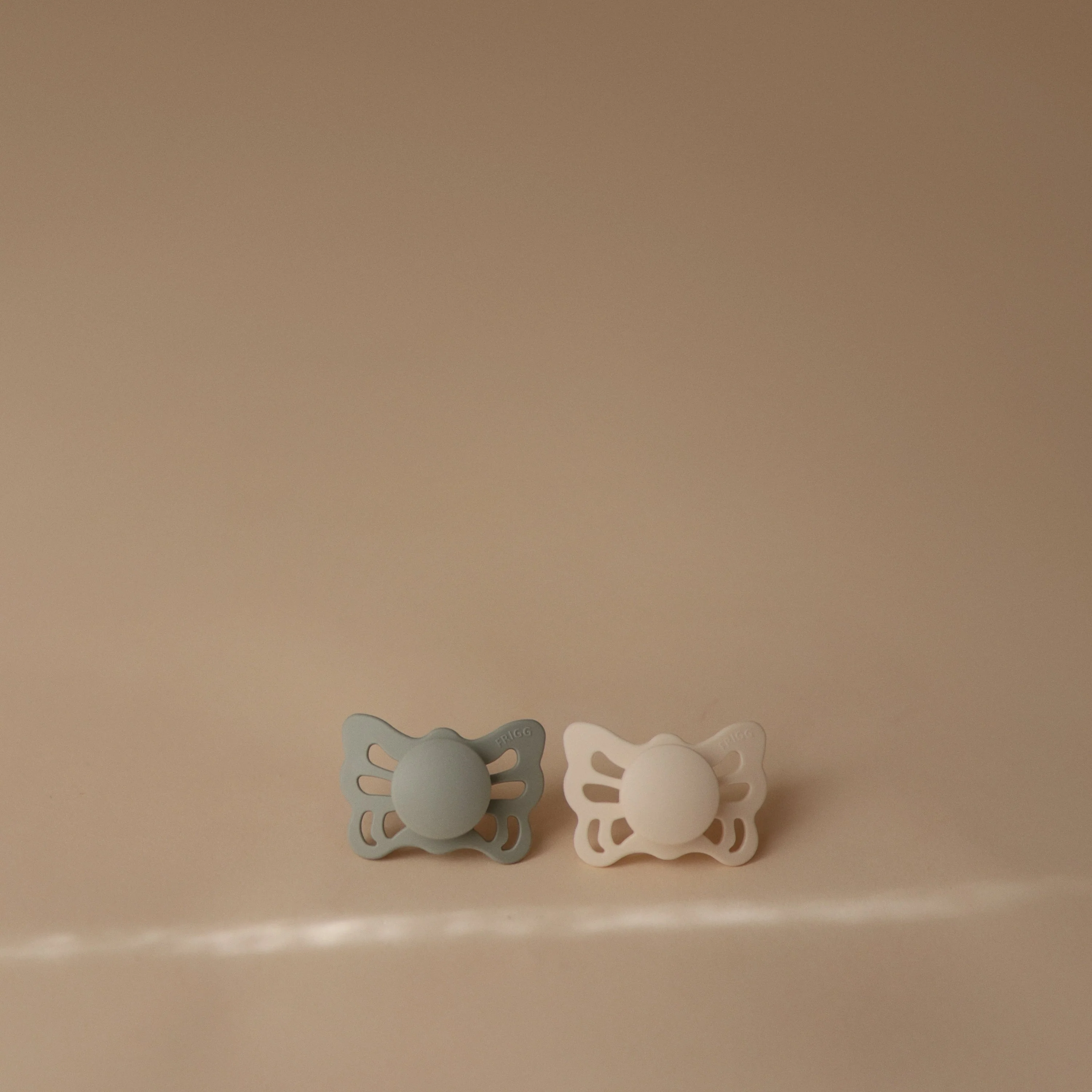 FRIGG Butterfly Anatomical Silicone Pacifier 2-Pack (0-6 Months) - Image 19
