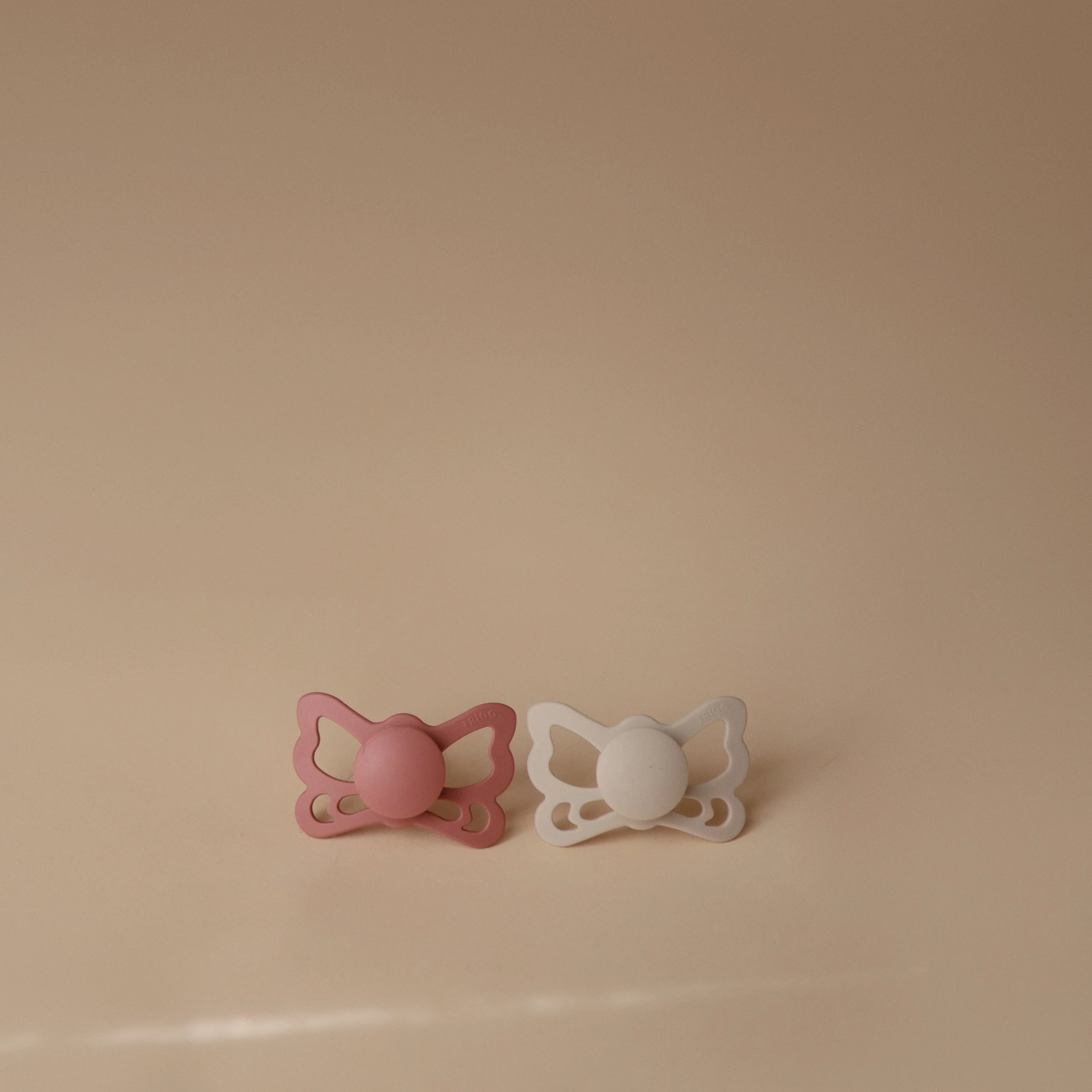 FRIGG Butterfly Anatomical Silicone Pacifier 2-Pack (6-18 Months) - Image 21