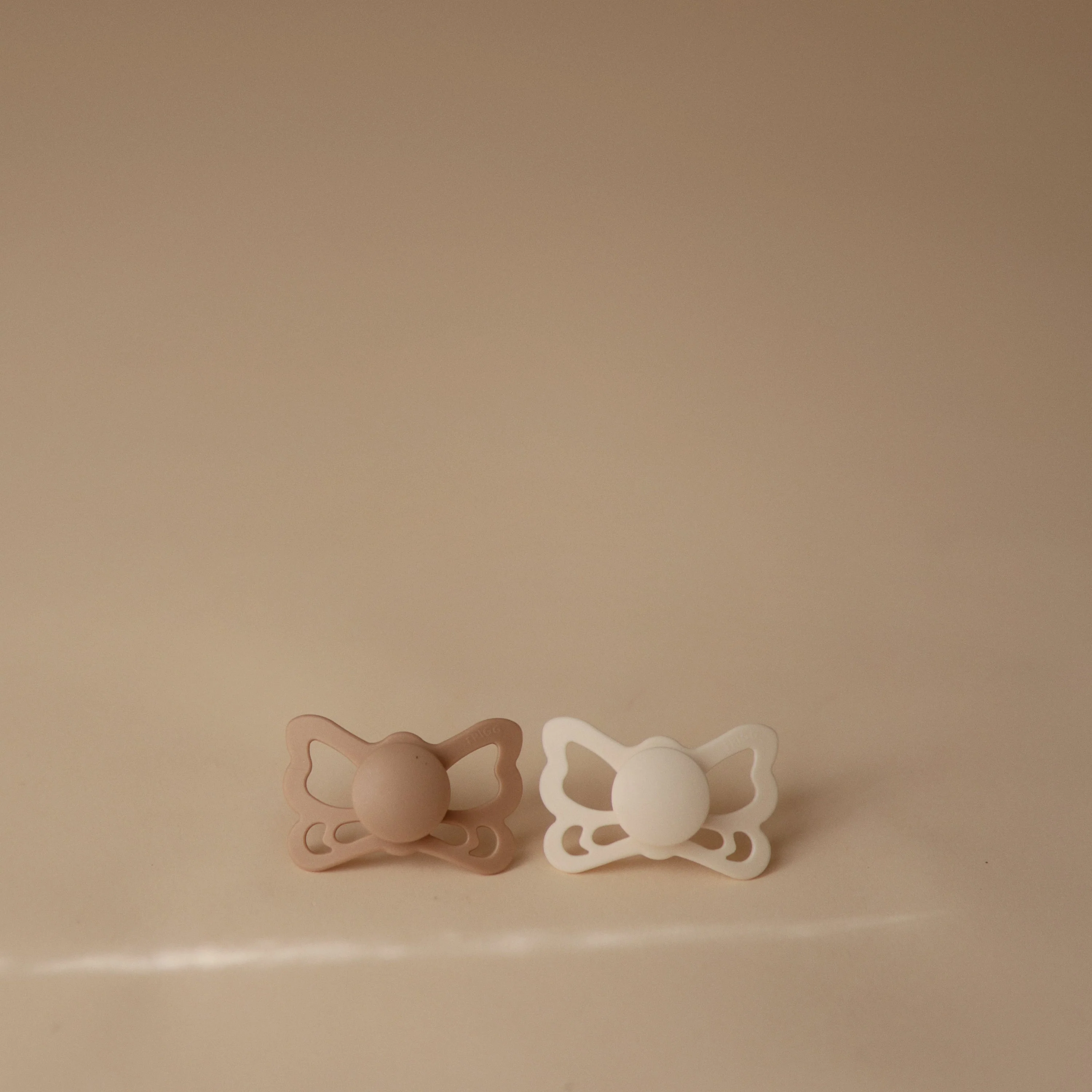 FRIGG Butterfly Anatomical Silicone Pacifier 2-Pack (6-18 Months) - Image 23