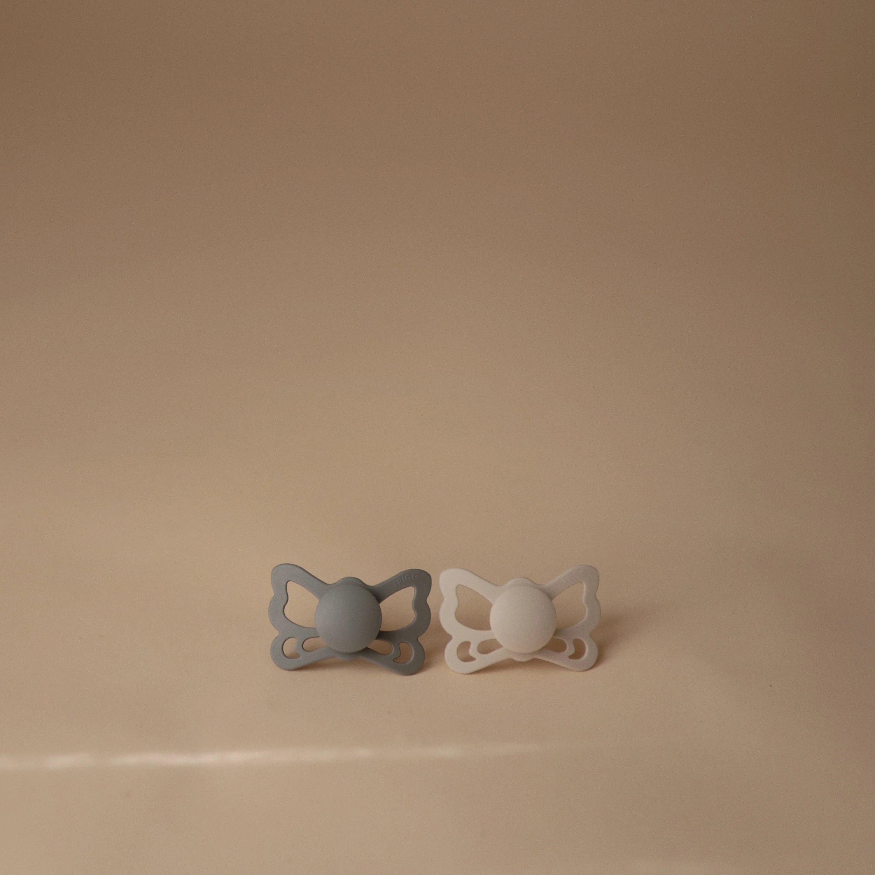 FRIGG Butterfly Anatomical Silicone Pacifier 2-Pack (6-18 Months) - Image 27