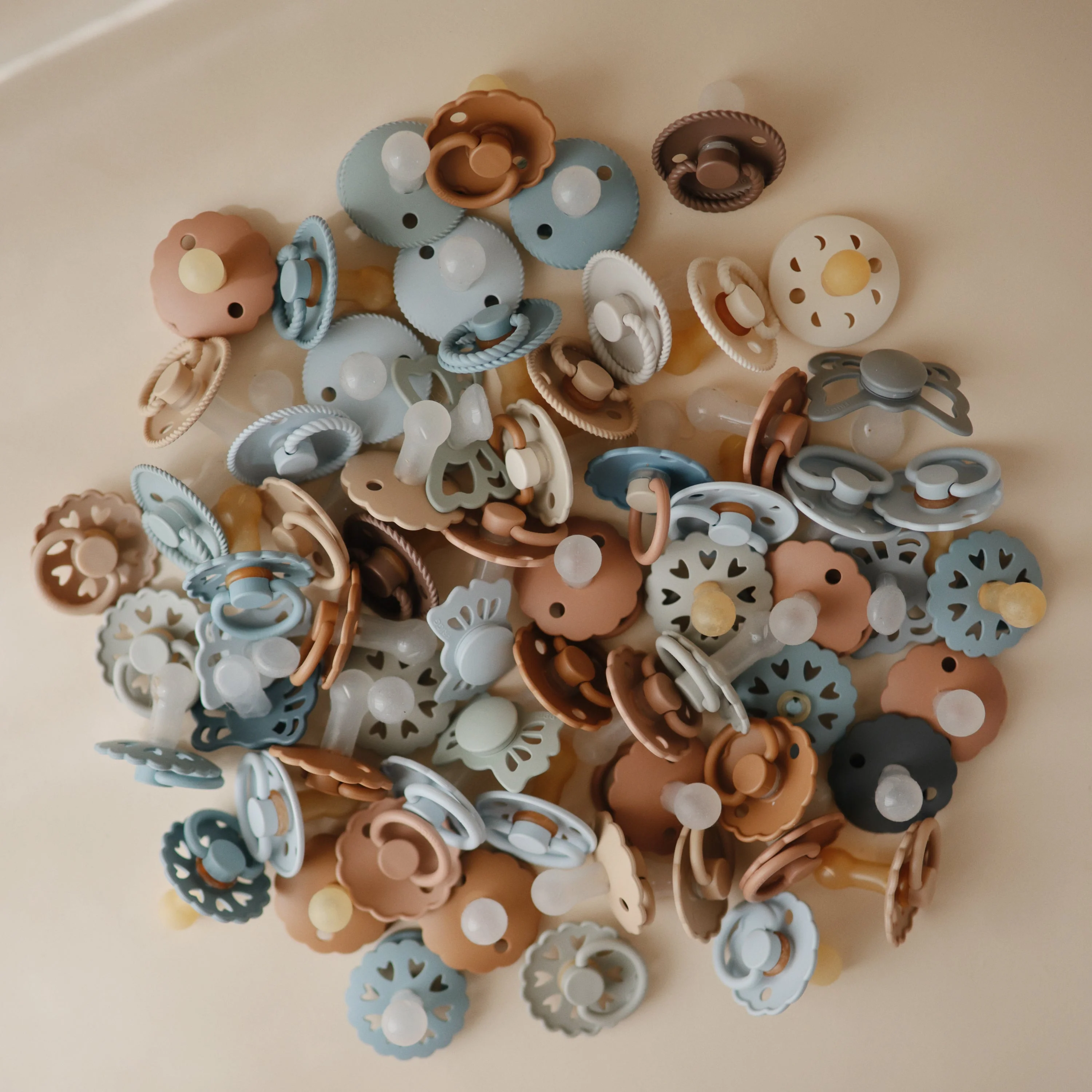 FRIGG Lucky Symmetrical Silicone Pacifier 2-Pack (0-6 Months) - Image 39