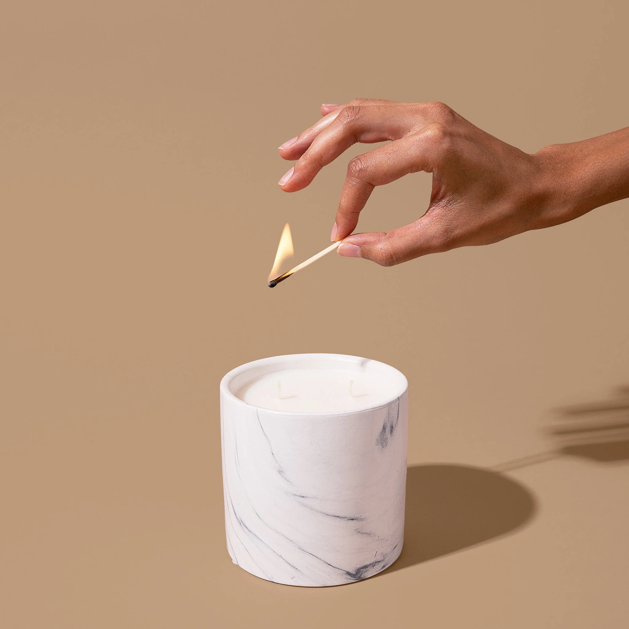 Natural Eucalyptus White Marble Candle 17oz - Image 3