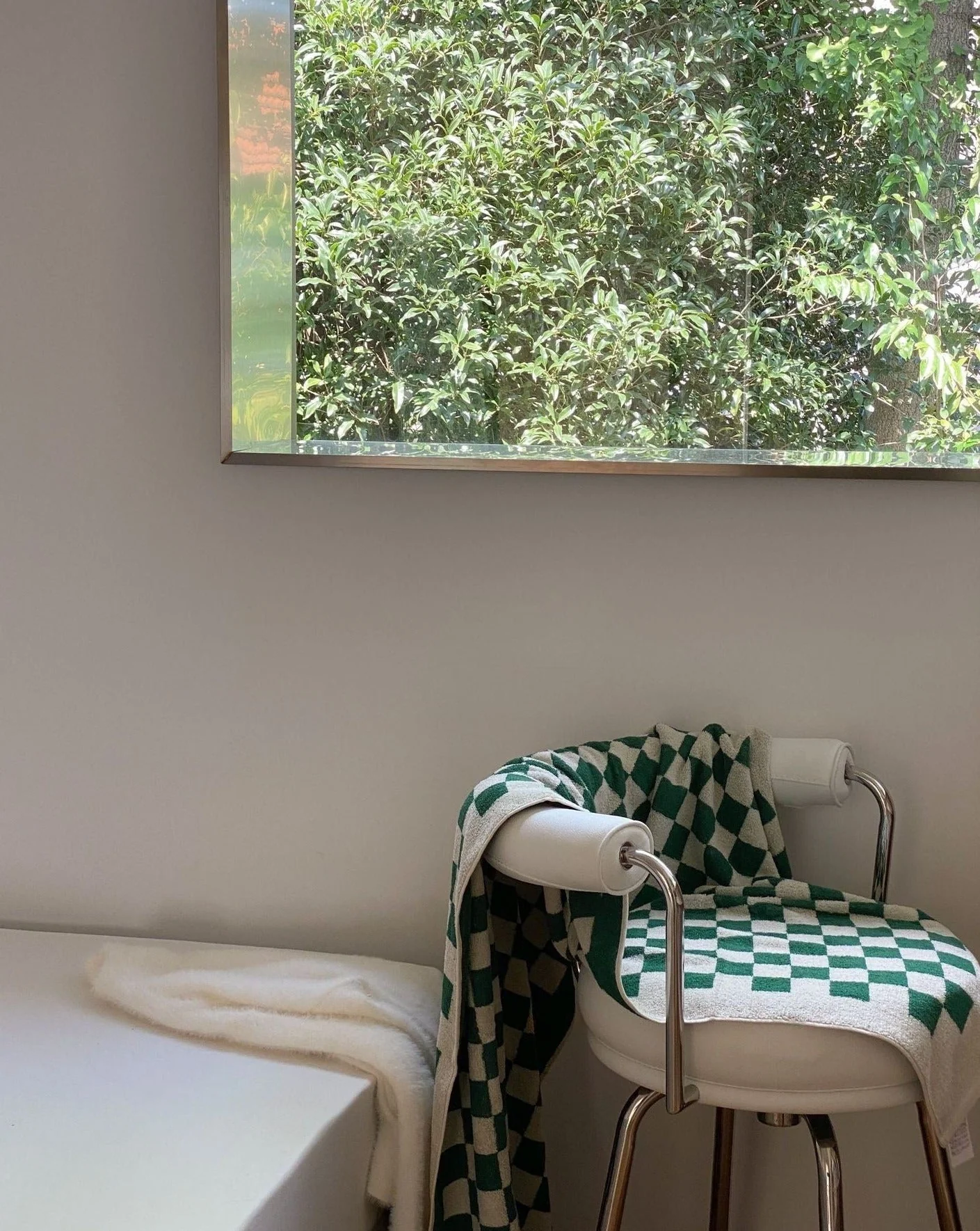 Premium Checkered Bath Towel - Long-Staple Cotton for Ultimate Softness and Absorbency - Image 7