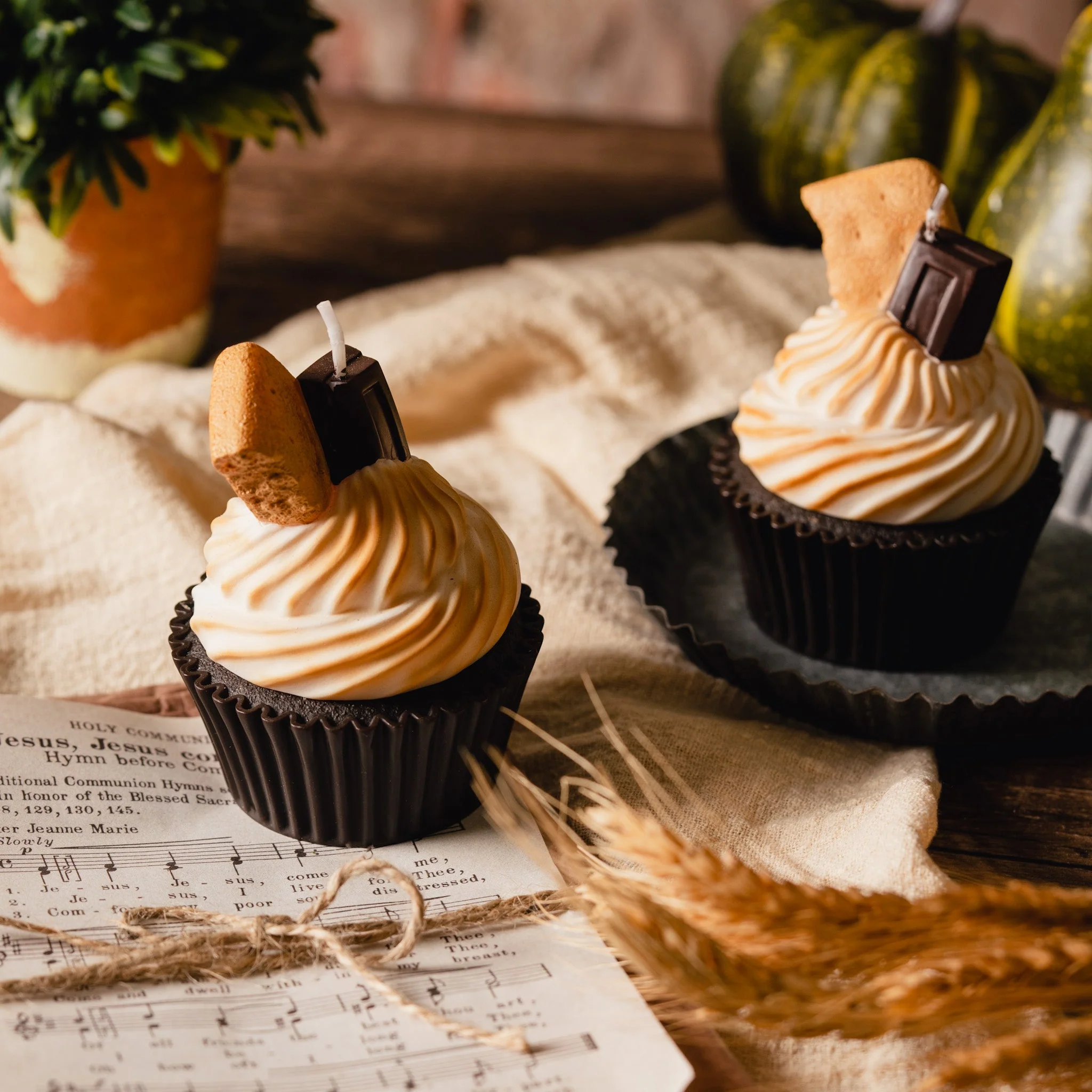 S’more Cupcake Candle - Image 3