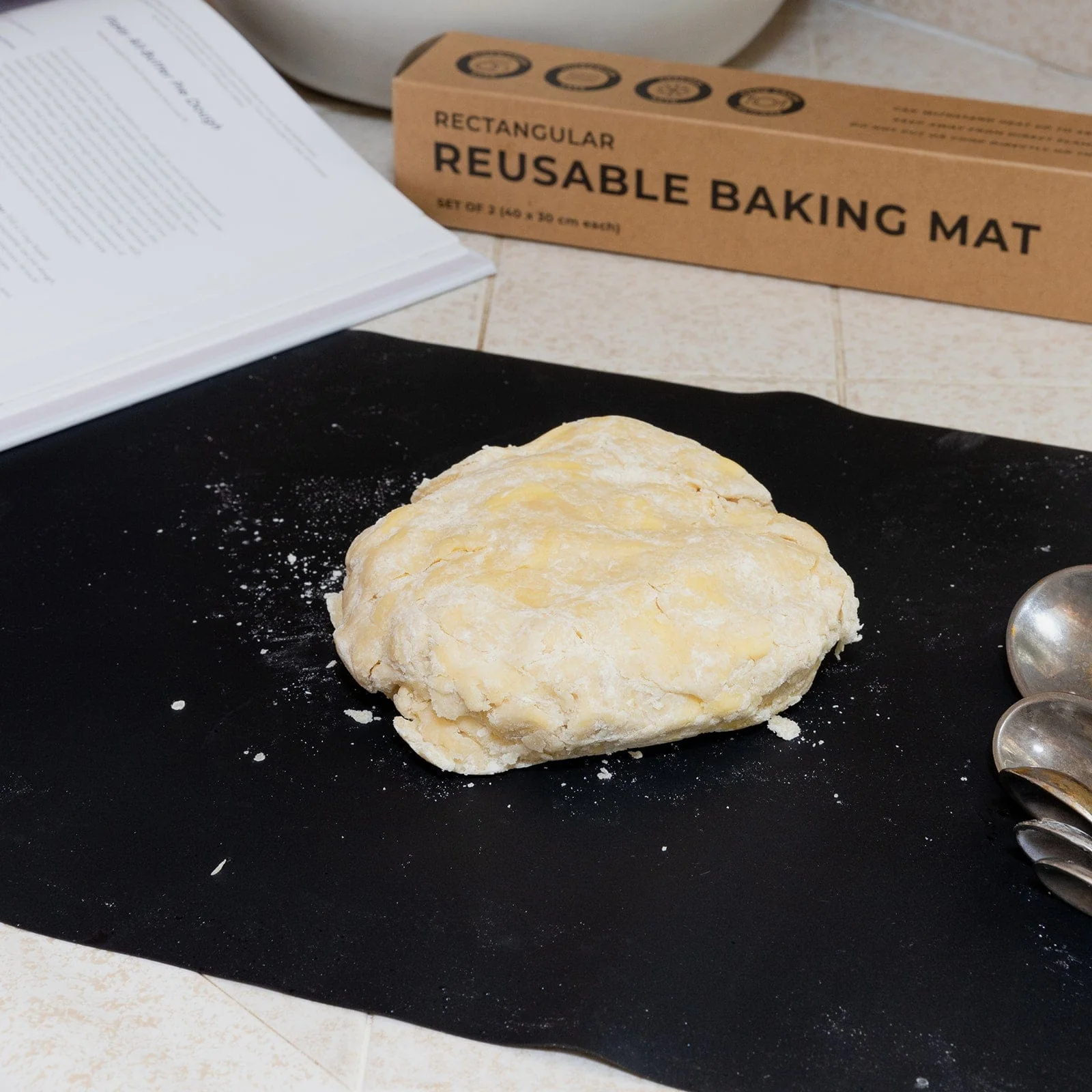 Silicone Baking Mat 2-Pack - Rectangle and Round - Image 3